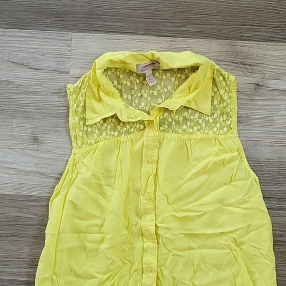 Arizona Yellow Lace Back Button Tank Med